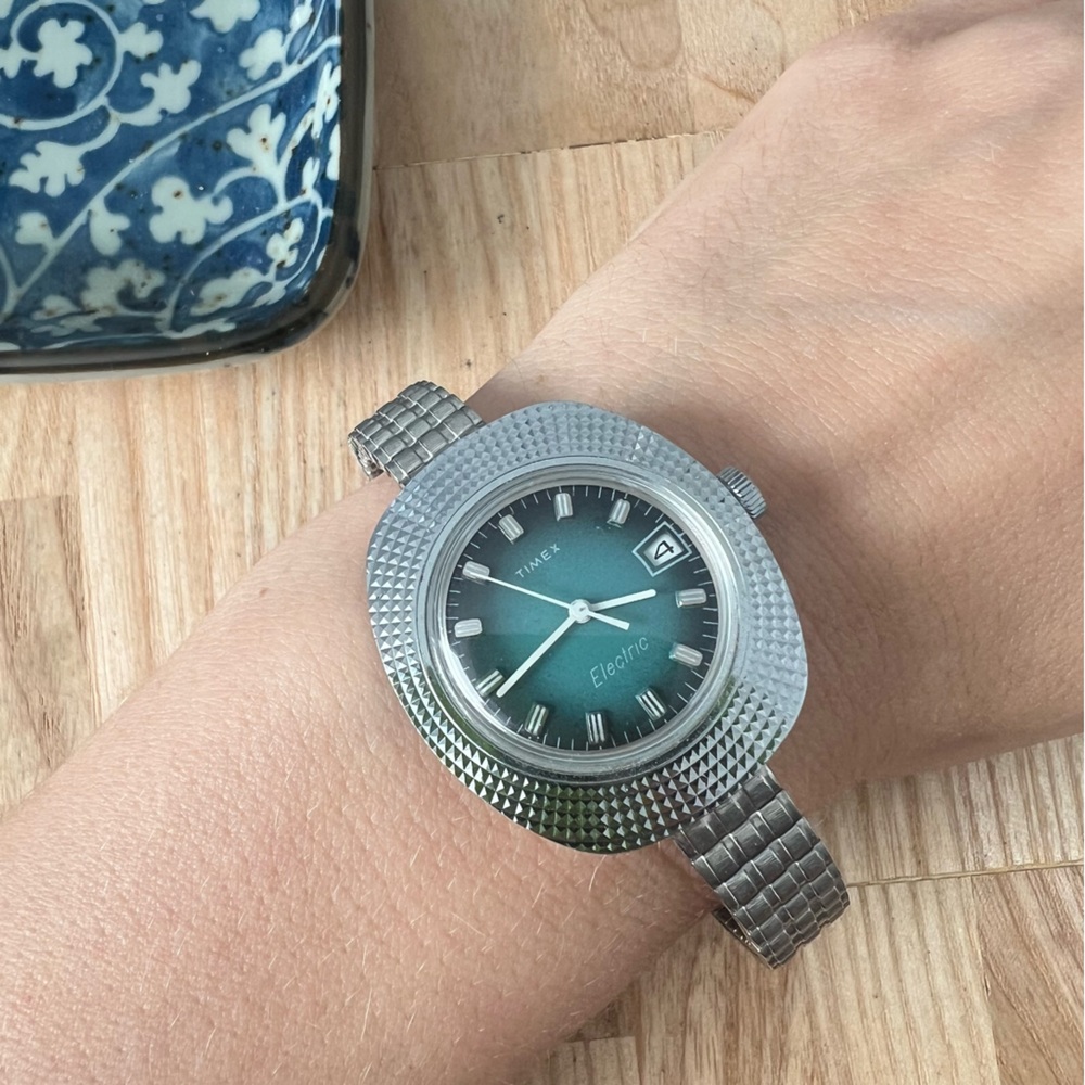 Vintage timex ladies electric teal dial silver tone dress watch NEW BATTERY - Picture 10 of 10